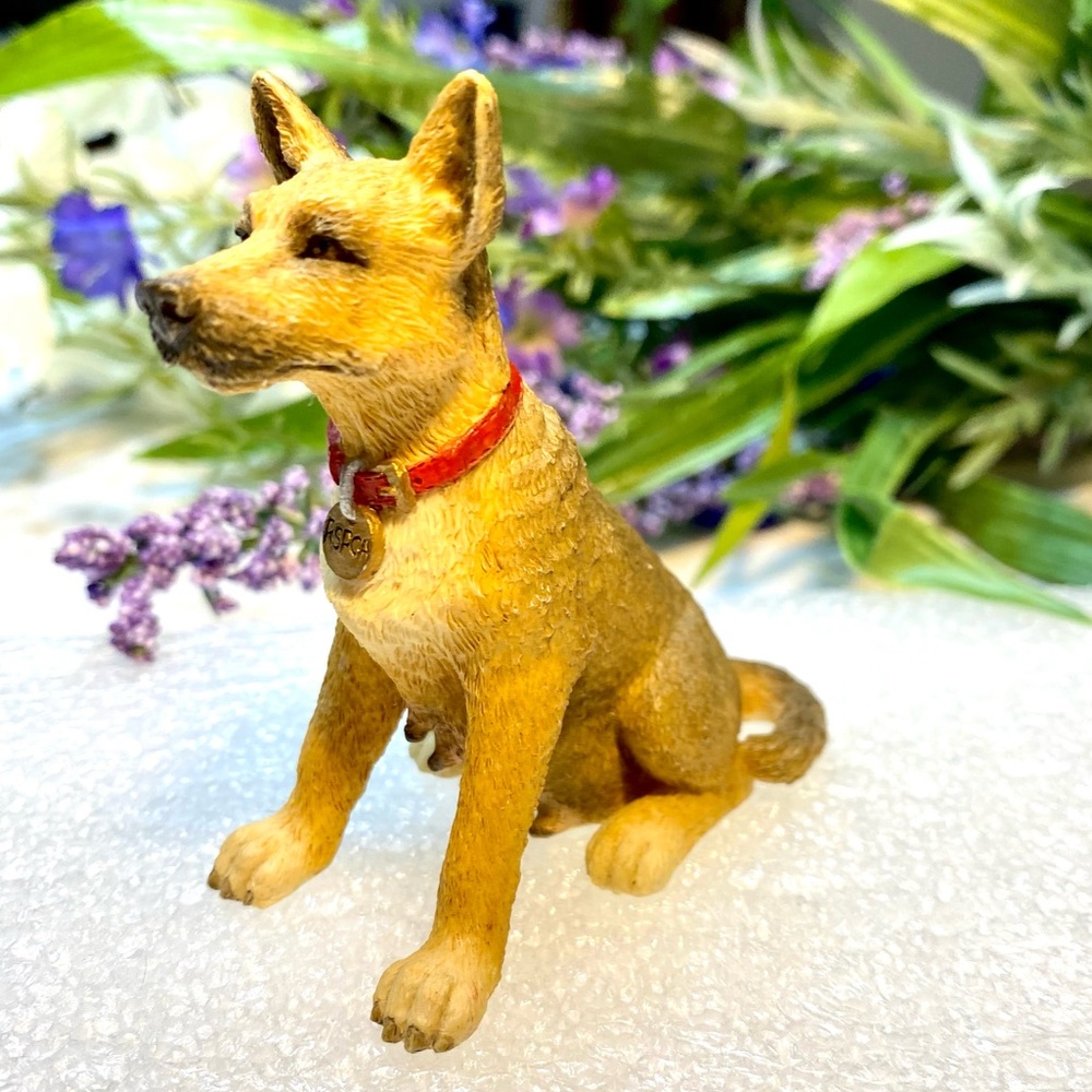 Belgian Malinois Shepherd Female dog figurine Decor